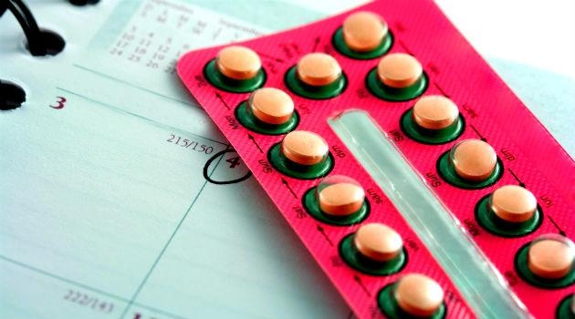 Suspender menstruação com anticoncepcional faz mal? Ginecologista tira dúvidas