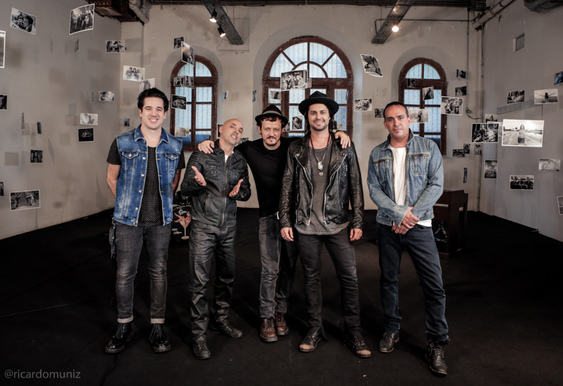 Jota Quest lança clipe de "Dentro De Um Abraço