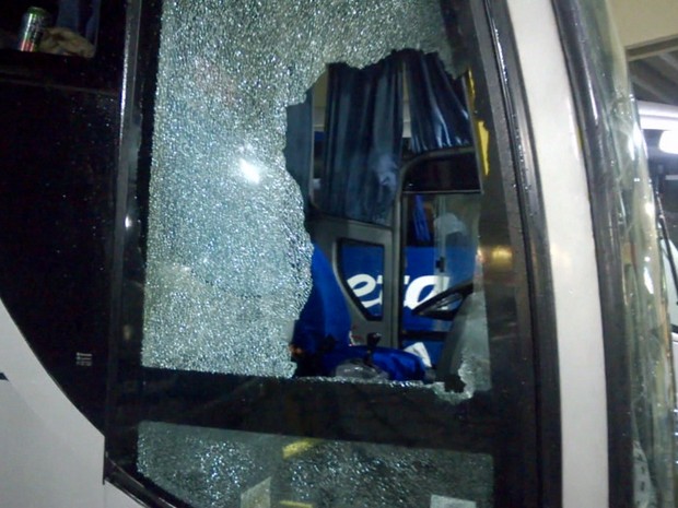 Ônibus que seguia para o litoral de SP sofre ataque na Via Anchieta