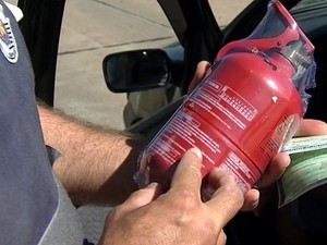 Extintor do tipo ABC está em falta em diversas regiões; multa será mantida