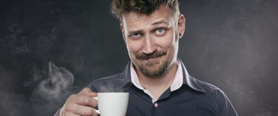 Tomar duas xícaras de café por dia ajuda a prevenir disfunção erétil