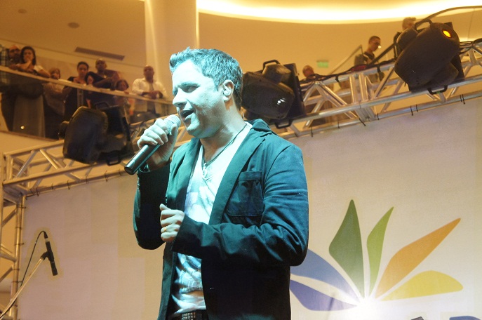 Mauricio Manieri faz apresentação no São Bernardo Plaza Shopping