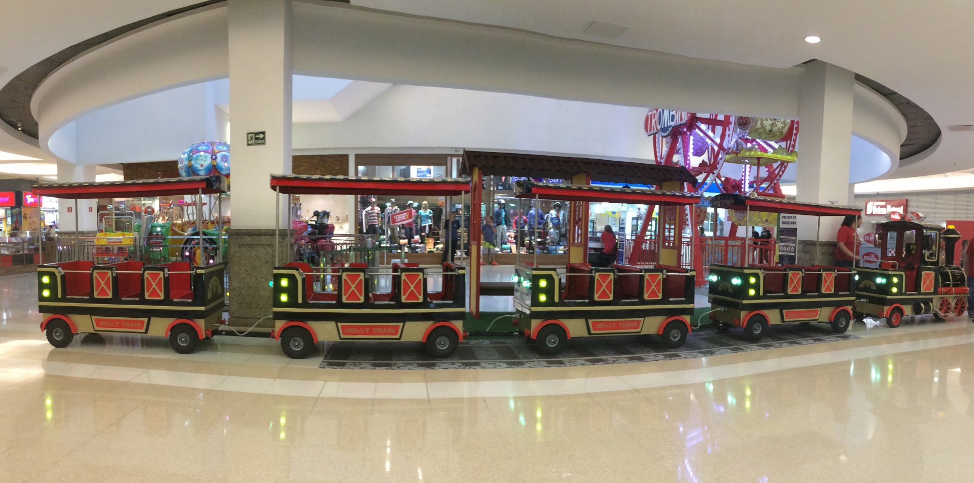 Shopping Praça da Moça recebe Miniparque com trenzinho, roda gigante e carrossel