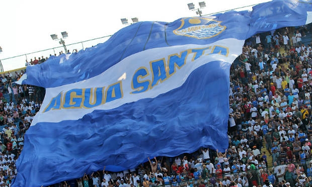 Três pessoas ficam feridas após desabamento de estádio em Diadema