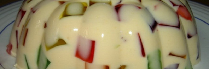 Gelatina Tricolor com Leite Condensado