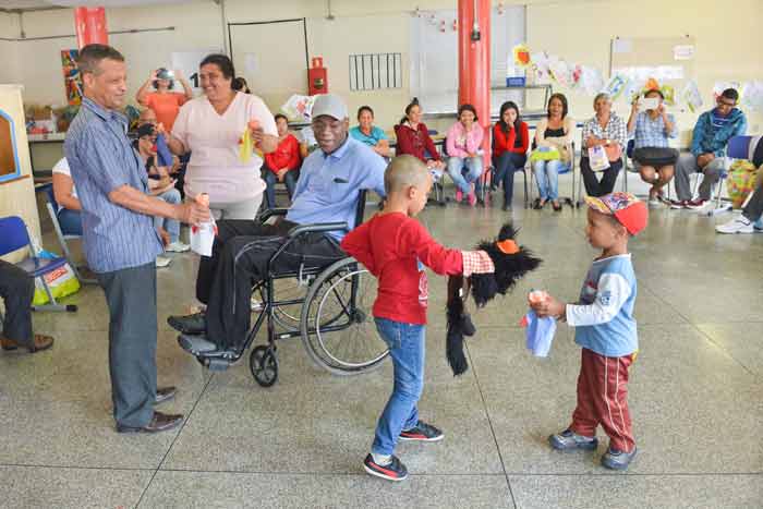 Centro de Reabilitação oferece oficinas de férias para pais e usuários