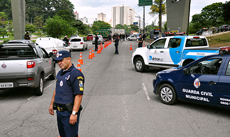 GCM realiza prisões por tentativa de roubo de carro e furto