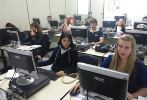 Microlins realiza curso gratuito de Administração