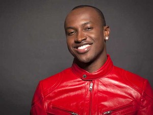 Thiaguinho é internado com doença pulmonar e cancela shows