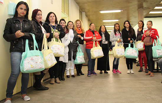Fundo Social de Solidariedade entrega kits para mães
