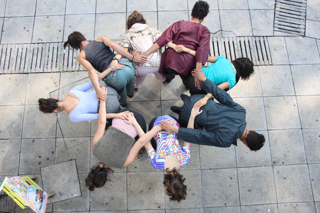 Estreia – Díptico das Multidões na Praça da Matriz