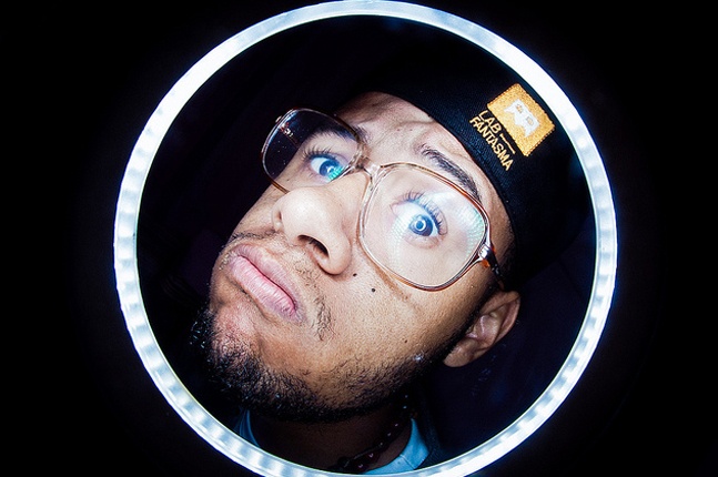 Emicida se apresenta no Sesi-SP Mauá