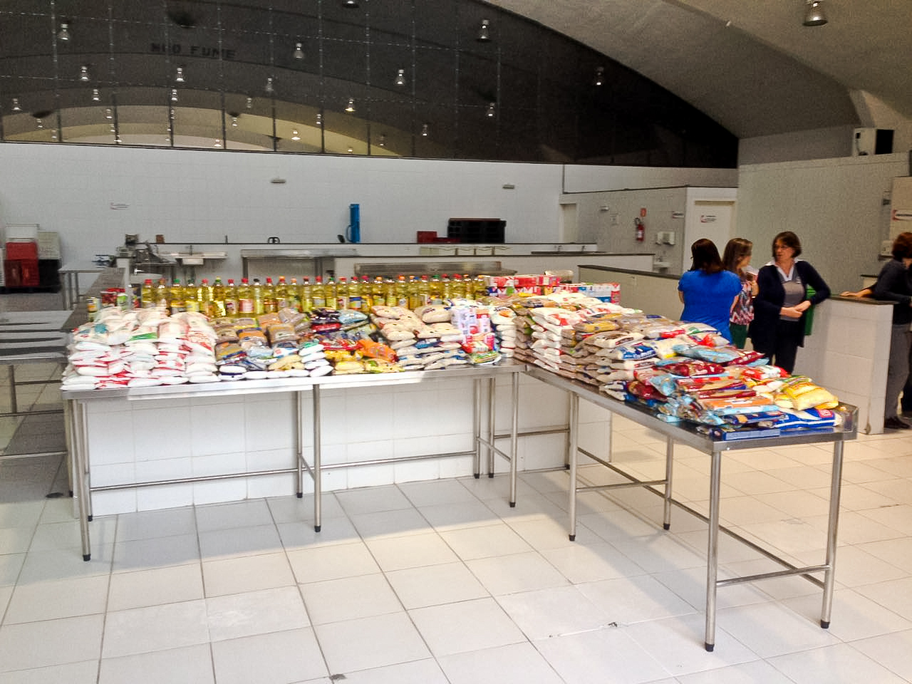 Fundo Social entrega 1,2 tonelada de produtos ao Banco de Alimentos