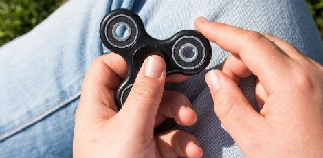 Conheça o spinner, brinquedo que é a nova mania entre as crianças