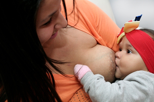 Diadema promove campanha para empoderar aleitamento materno