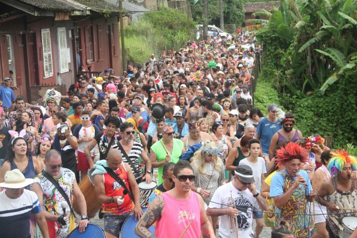 Com tradição, Bloco das Bruacas atrai foliões para Paranapiacaba Destaque