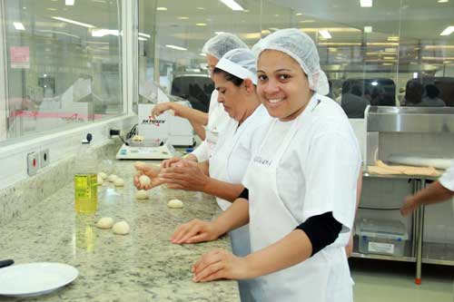 Qualificação profissional do EJA de São Bernardo garante novo emprego a 47,5% dos alunos