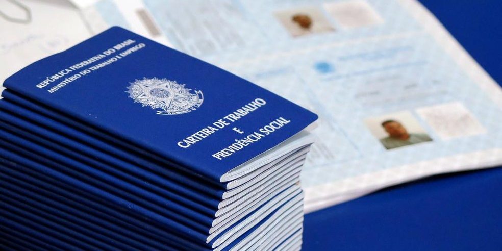 A CLT não permite a cobrança de pagamento pelo trabalhador da emissão da carteira de trabalho