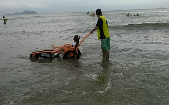 Alunos de Ribeirão Pires participam da Onda BGF ? Praia Acessível