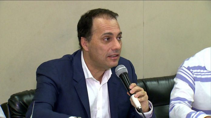 Julgamento de liminar de Atila é adiado