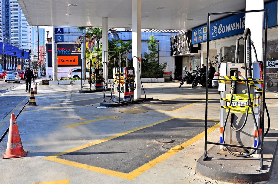 Prefeitura interdita posto de gasolina irregular na Vila Assunção