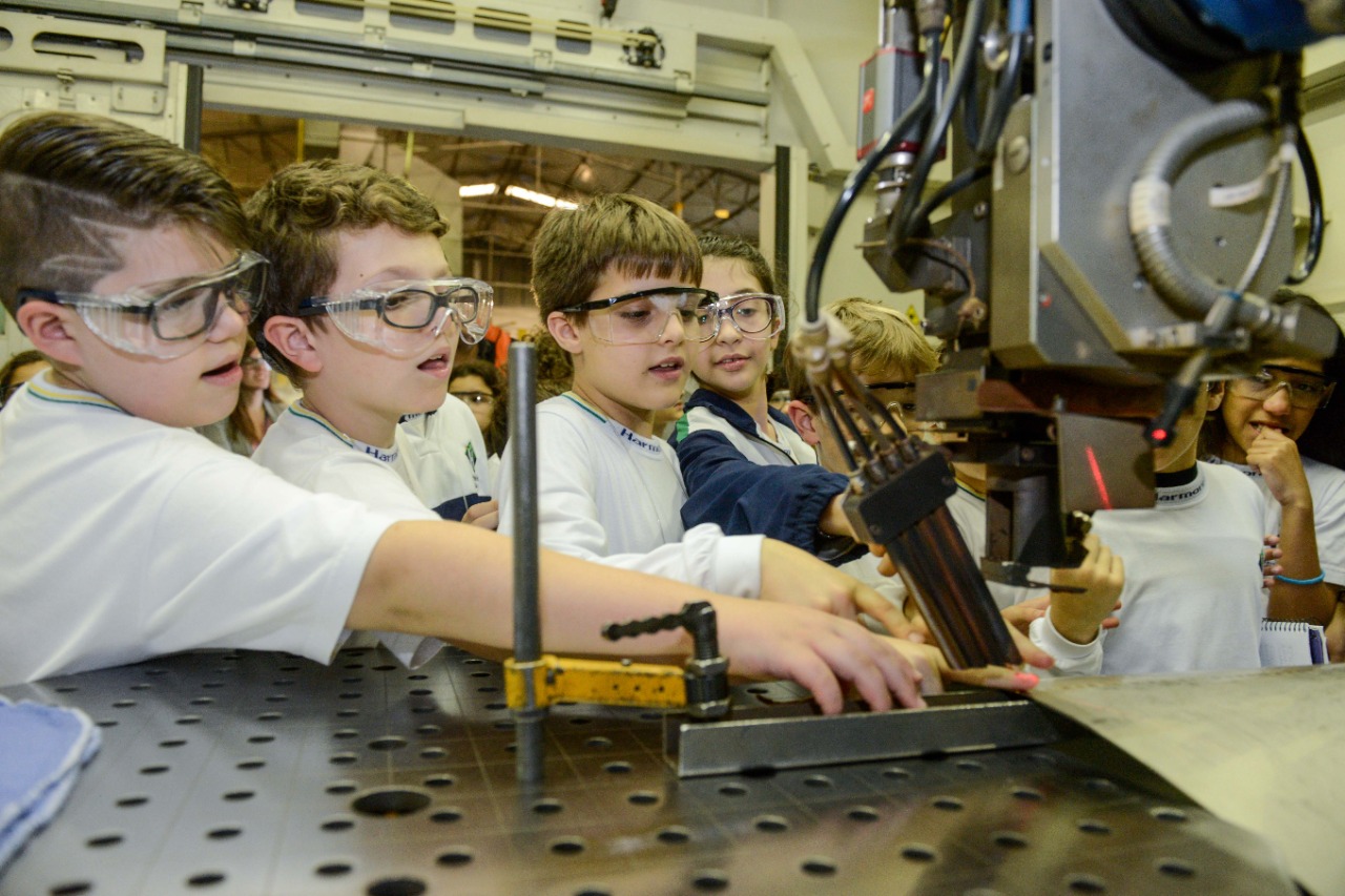 Prefeitura de São Bernardo promove visita monitorada de crianças à Scania