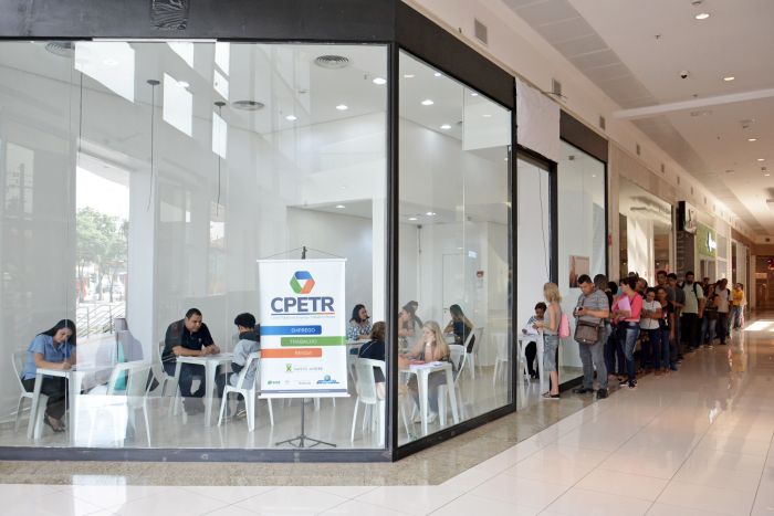 CPETR realiza cadastramento de currículos no Atrium Shopping