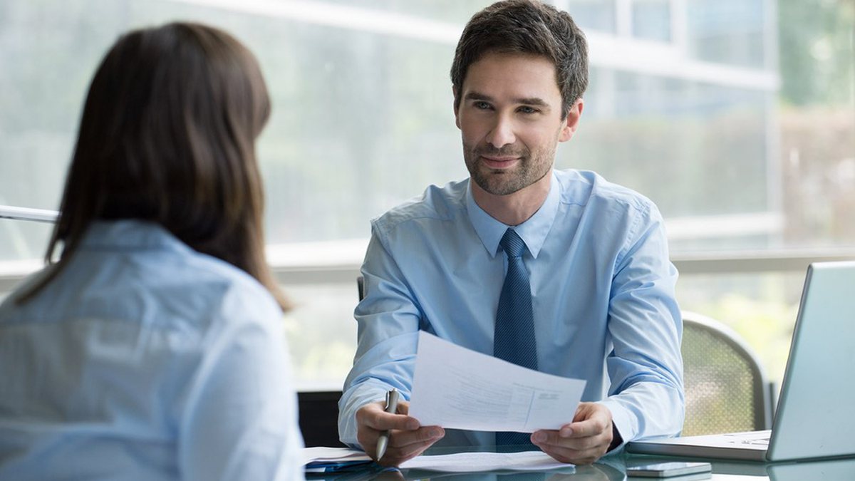 Procurando emprego? Veja dicas de como fazer um currículo impecável