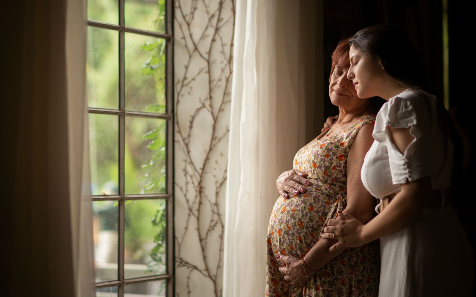 Mulher tira útero para tratar câncer, e tem filho gerado pela mãe