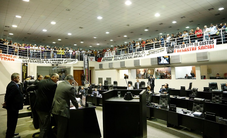 PEC do Teto deve ser aprovada até dia 15 de novembro