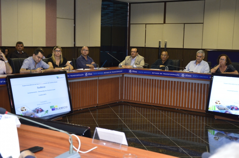 Autoridades e empresários discutem estratégias para fortalecer o turismo