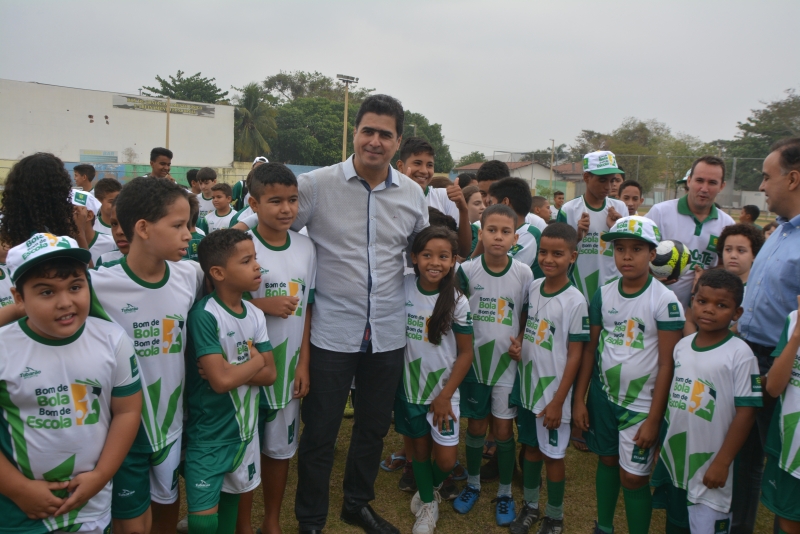 Programa Bom de Bola, Bom de Escola atende 400 alunos em várias modalidades