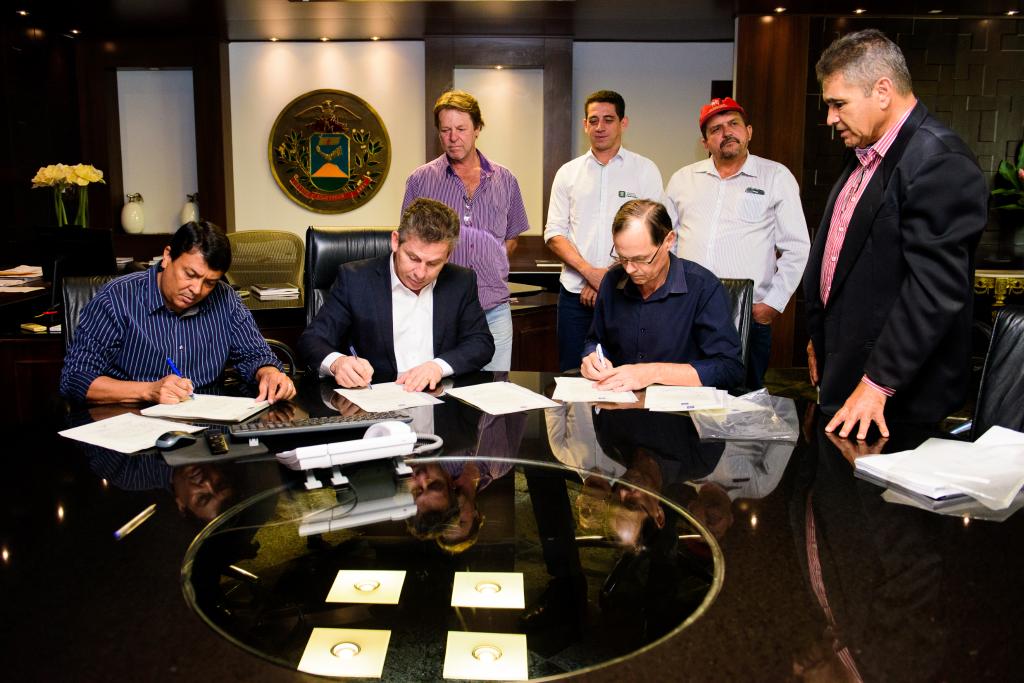 Governo assina 148 títulos de regularização fundiária