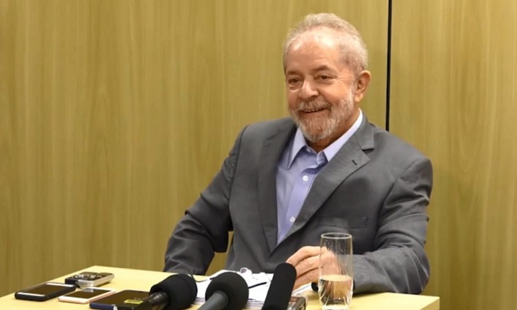 Roda Viva quer entrevistar Lula na prisão