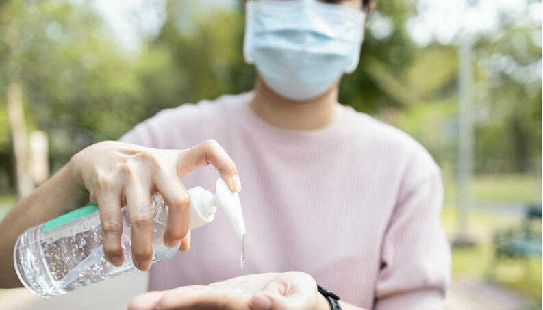 Procon-SP notifica 132 estabelecimentos sobre preços de máscaras e álcool em gel