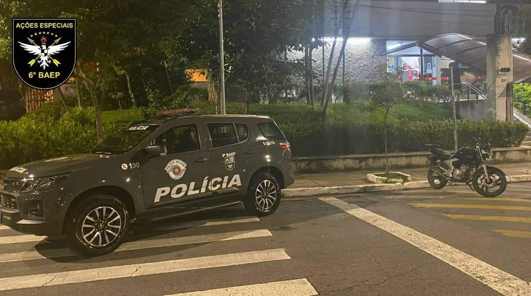 6º Baep detém dupla e recupera moto roubado
