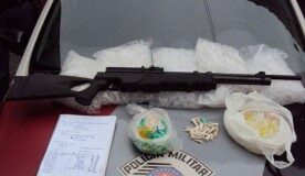 TRAFICANTE USA ESPINGARDA DE AR FINGINDO SER FUZIL