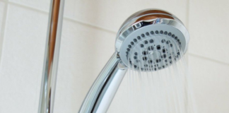 Tomar um banho quente antes de dormir pode te ajudar a ter uma boa noite de sono