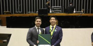 Thomas Law recebe a Medalha Mérito Legislativo do Congresso Nacional
