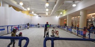Pista de patinação no gelo é atração no Shopping ABC
