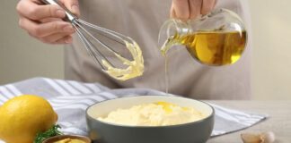 O molho de alho e limão que vai querer usar em todas as saladas