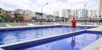 Piscinas públicas são opções de lazer para moradores de São Caetano no verão