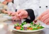 Empresa contrata saladeira para cozinha industrial