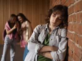 Dois alunos sofrem bullying por dia na rede municipal do ABC. Foto: Freepik RENAN ALEXANDRINI