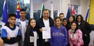 Prefeitos do Grande ABC recebem manifesto pela paz de alunos das redes municipais