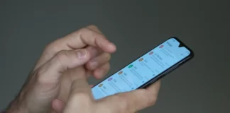 WhatsApp permite silenciar ligações de desconhecidos; saiba como ativar o recurso A partir desta terça-feira, os usuários também passam a contar com novos mecanismos de verificação da privacidade Tânia Rêgo/Agência Brasil