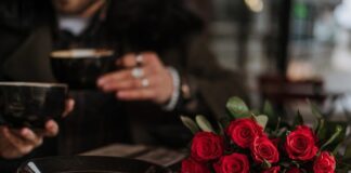 Love bombing: Fique atento a declarações de amor exageradas