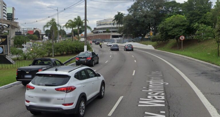 Coliso entre moto e automvel deixa homem ferido na Avenida Washington Lus coliso-entre-moto-e-automvel-deixa-homem-ferido-na-avenida-washington-lus