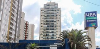 Mulher abandona recém-nascido em banheiro