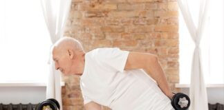 Exercício aeróbico à noite traz benefícios para idosos hipertensos, mostra estudo de SP